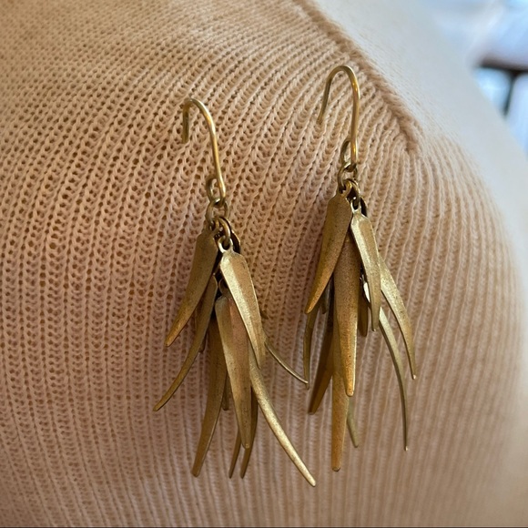 Delicate Gold Leaf Earrings - Picture 3 of 14